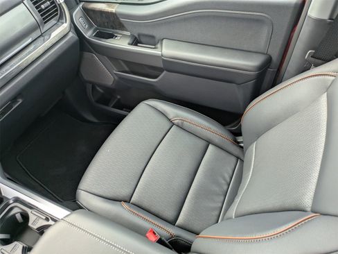 New 2025 Ford F250 Lariat w/ Black Appearance Package image 17