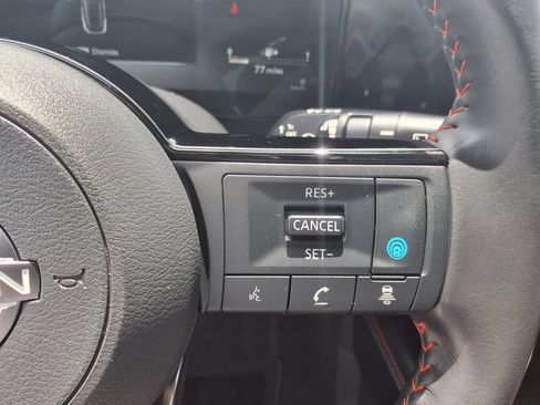 Used 2025 Nissan Kicks SR FWD image 9