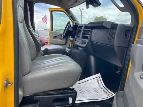 Used 2021 GMC Savana 3500 Extended w/ Power Convenience Package image 14