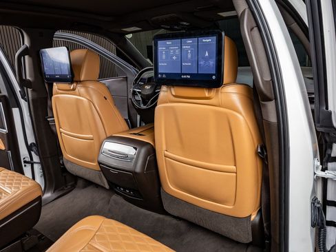 Used 2021 Cadillac Escalade ESV Sport w/ Driver Assist Tech Package image 31