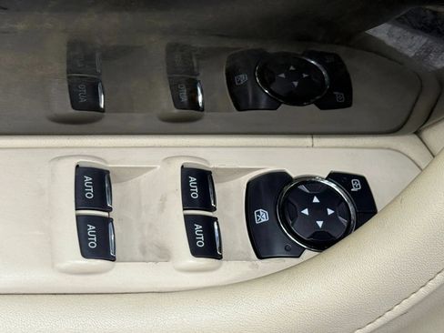 Used 2013 Lincoln MKS AWD image 24
