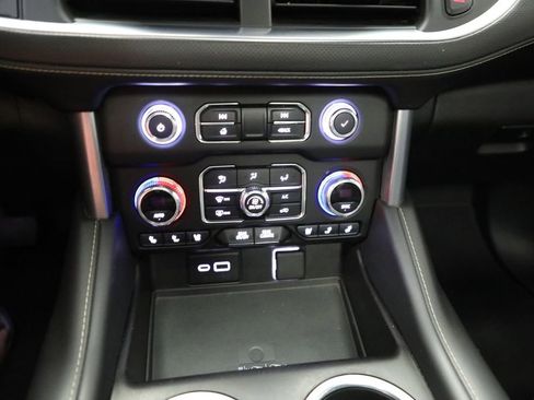 Used 2022 GMC Yukon SLT w/ SLT Premium Package AWD/4WD image 6