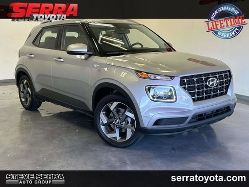 Used 2025 Hyundai Venue SEL FWD image 1