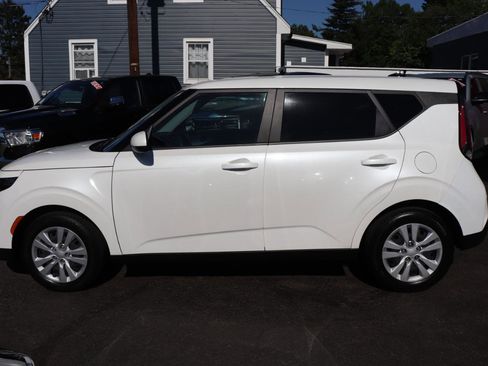 Used 2023 Kia Soul LX FWD image 2