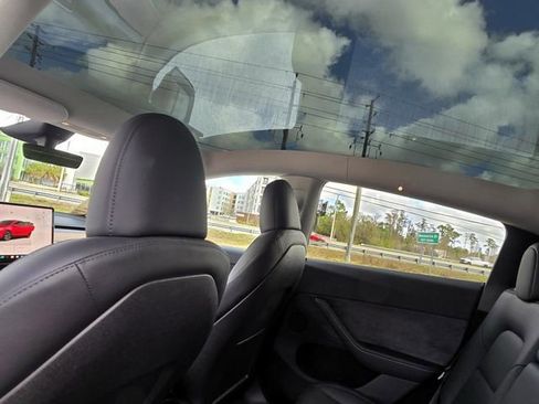 Used 2024 Tesla Model Y Long Range AWD/4WD image 18