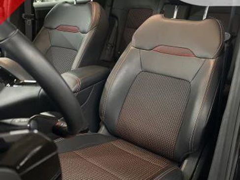 Certified 2025 Nissan Kicks SR image 21