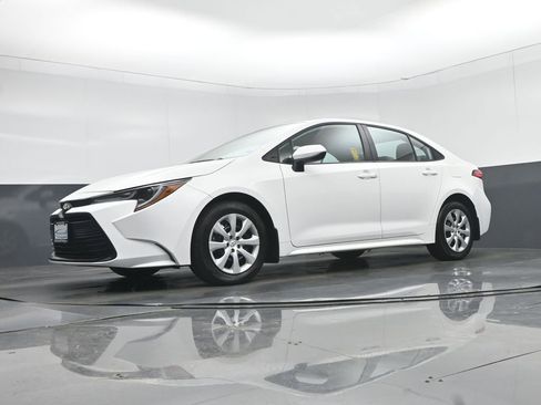 Used 2023 Toyota Corolla LE w/ Carpet Mat Package (TMS) FWD image 53