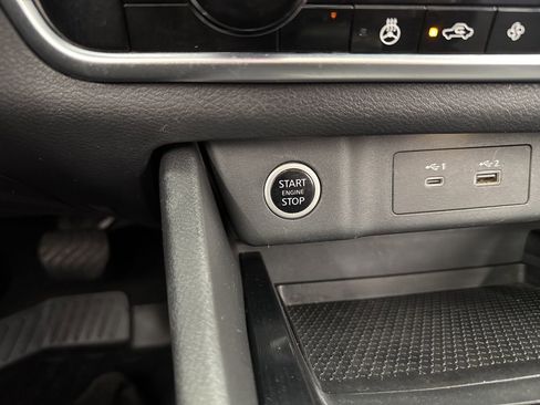 Used 2021 Nissan Rogue SV w/ Premium Package image 25