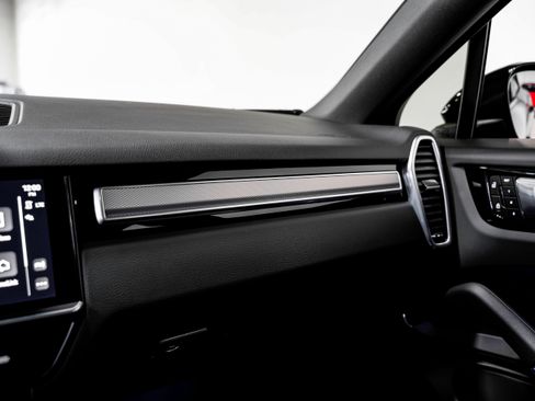 Used 2023 Porsche Cayenne Platinum Edition image 15