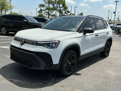 New 2026 Volkswagen Taos SE FWD image 7