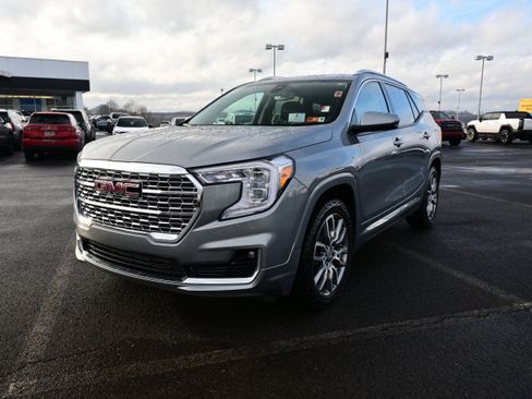Used 2023 GMC Terrain Denali image 4