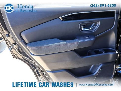 Used 2025 Honda Pilot Sport image 22