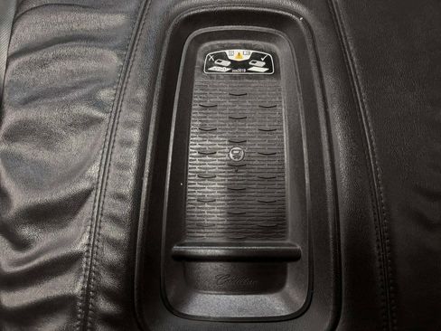 Used 2015 Cadillac Escalade Premium image 31