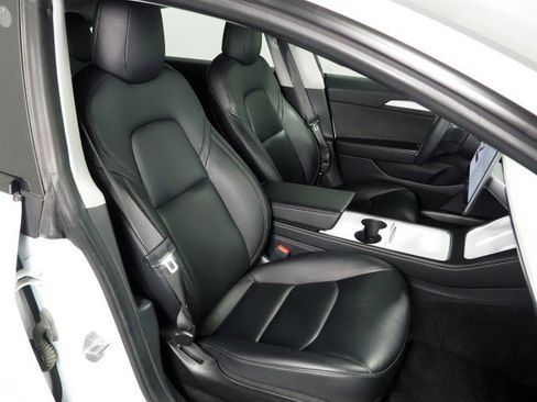 Used 2021 Tesla Model 3 Standard Range Plus image 2