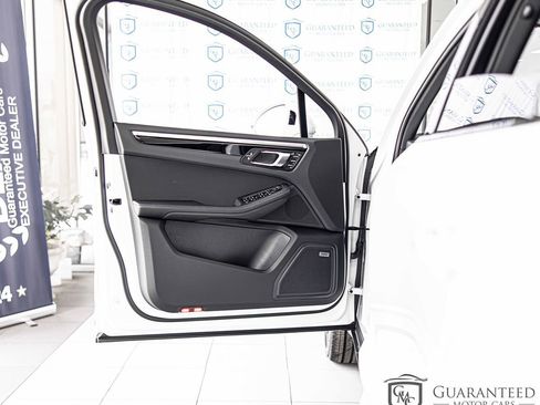 Used 2024 Porsche Macan S AWD/4WD image 33