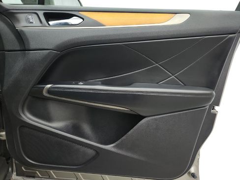 Used 2016 Lincoln MKC Reserve image 27