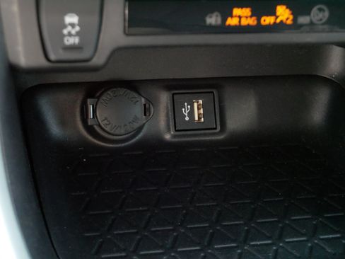 Used 2025 Toyota RAV4 XLE AWD/4WD image 29