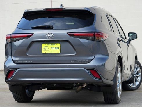 Used 2024 Toyota Highlander Limited AWD/4WD image 5