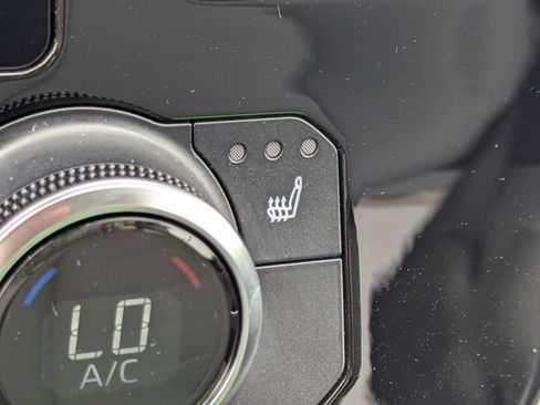 Used 2023 Toyota Highlander XLE FWD image 25