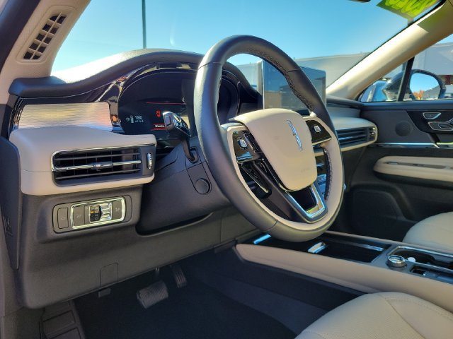 Used 2025 Lincoln Corsair AWD w/ Equipment Group 101A image 6