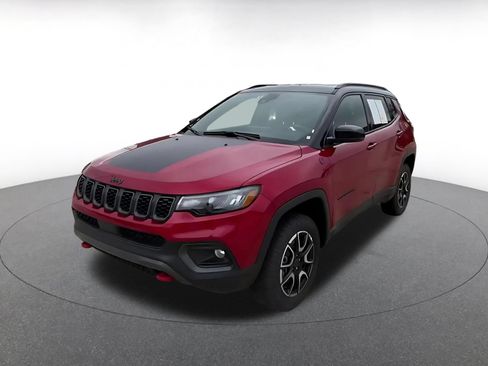 Used 2025 Jeep Compass Trailhawk AWD/4WD image 6