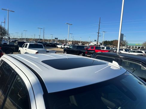 Used 2022 GMC Sierra 1500 AT4 w/ AT4 Premium Package image 10