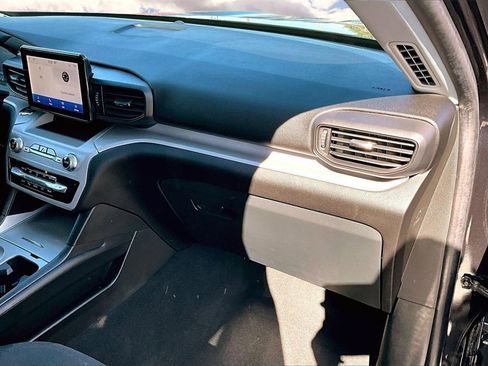 Used 2023 Ford Explorer XLT image 25