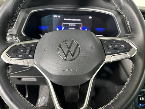 Used 2022 Volkswagen Tiguan SE w/ Panoramic Sunroof Package AWD/4WD image 12