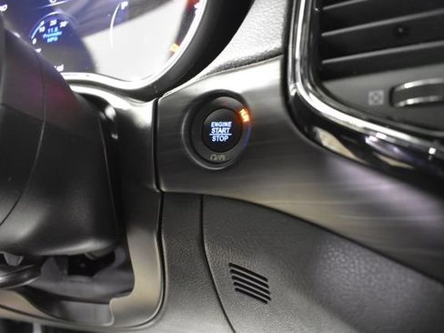 Used 2021 Jeep Grand Cherokee Laredo X AWD/4WD image 17