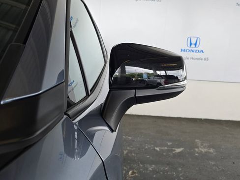 Used 2025 Toyota Corolla Cross LE FWD image 34