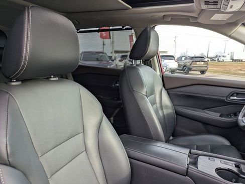 Used 2023 Nissan Rogue SL w/ SL Premium Package image 35