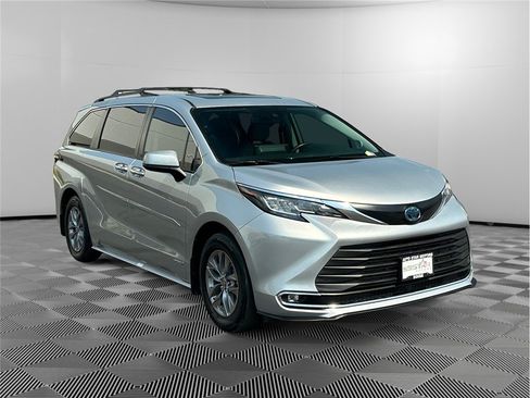 Used 2021 Toyota Sienna XLE w/ XLE Plus Package AWD/4WD image 7