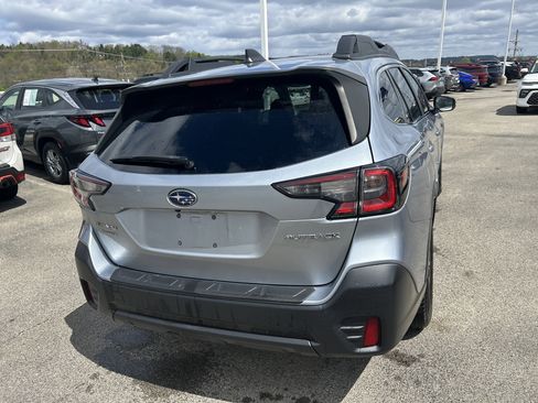 Used 2022 Subaru Outback Premium image 11
