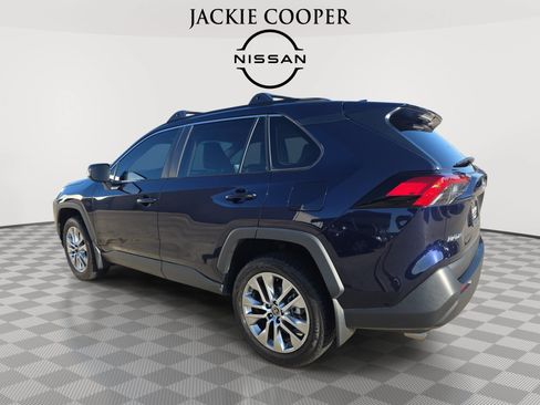 Used 2023 Toyota RAV4 XLE Premium FWD image 7