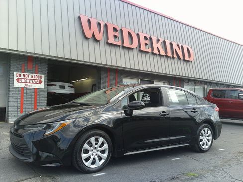 Used 2024 Toyota Corolla LE FWD image 1
