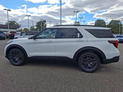 New 2025 Ford Explorer ST-Line w/ Premium Package image 4
