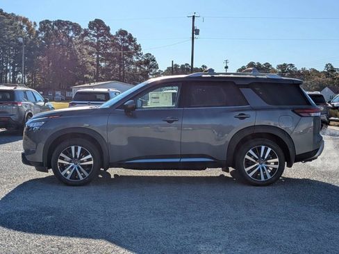 New 2025 Nissan Pathfinder Platinum image 7