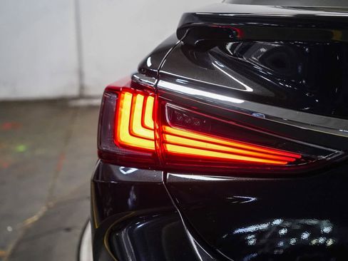 Certified 2025 Lexus ES 300h w/ Premium Package image 11