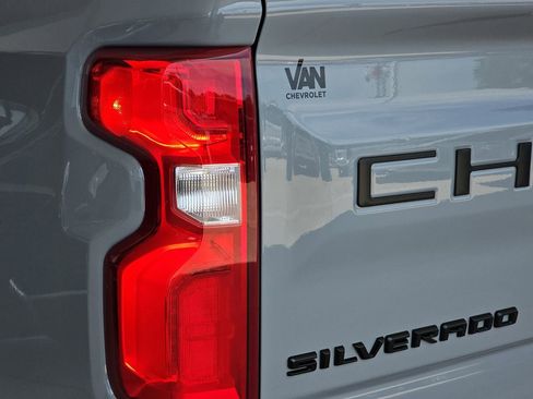 Used 2025 Chevrolet Silverado 1500 RST AWD/4WD image 39