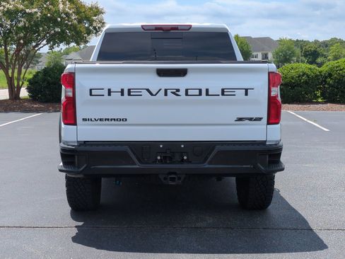 Used 2025 Chevrolet Silverado 1500 ZR2 w/ Technology Package AWD/4WD image 9