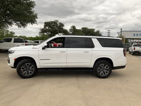 Used 2024 Chevrolet Suburban Z71 w/ Luxury Package AWD/4WD image 3