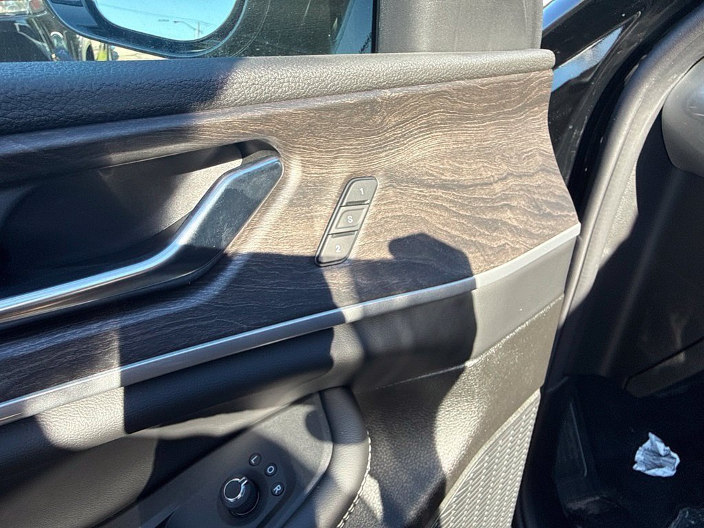 New 2027 Jeep Grand Cherokee Limited AWD/4WD image 20