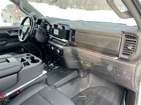Used 2024 GMC Sierra 1500 SLE image 28