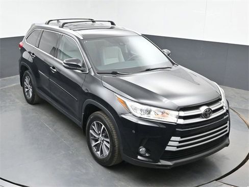 Used 2019 Toyota Highlander XLE image 19