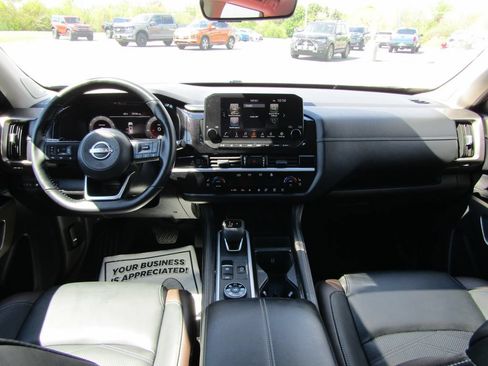 Used 2025 Nissan Pathfinder Platinum w/ Cargo Package AWD/4WD image 11