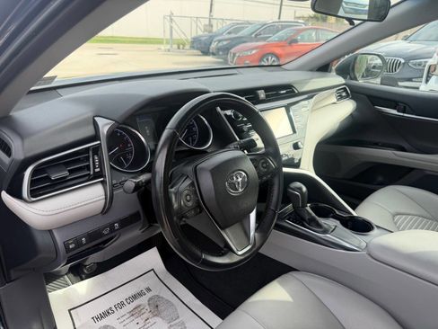 Used 2019 Toyota Camry SE FWD image 22
