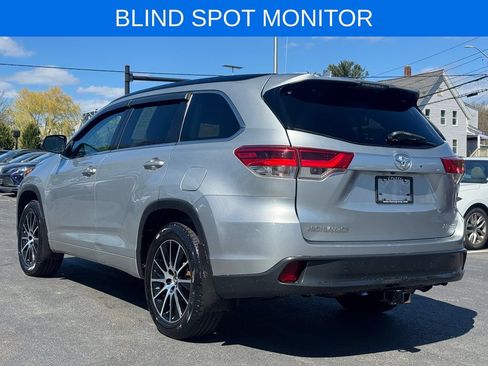 Used 2017 Toyota Highlander SE AWD/4WD image 12