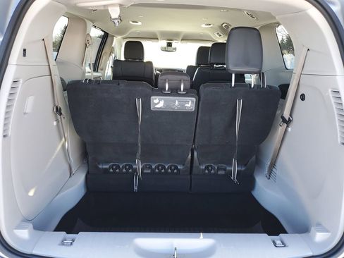 Used 2020 Chrysler Pacifica Touring-L image 36