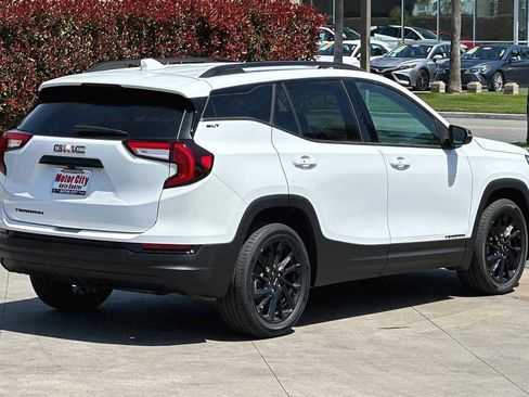Used 2023 GMC Terrain SLT w/ Elevation Edition image 6