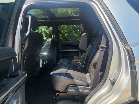 Used 2020 Ford Expedition XLT w/ Equipment Group 202A AWD/4WD image 19